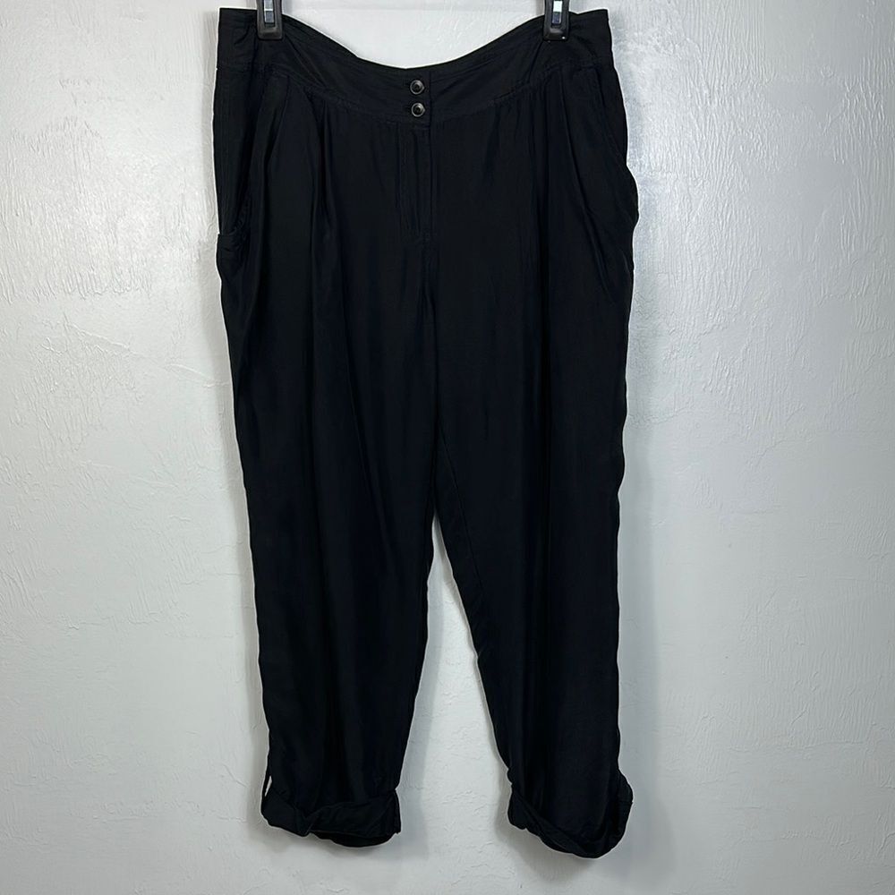 Hinge Black Silk Mid Rise Tapered Leg Crop Ankle Pants Size 8